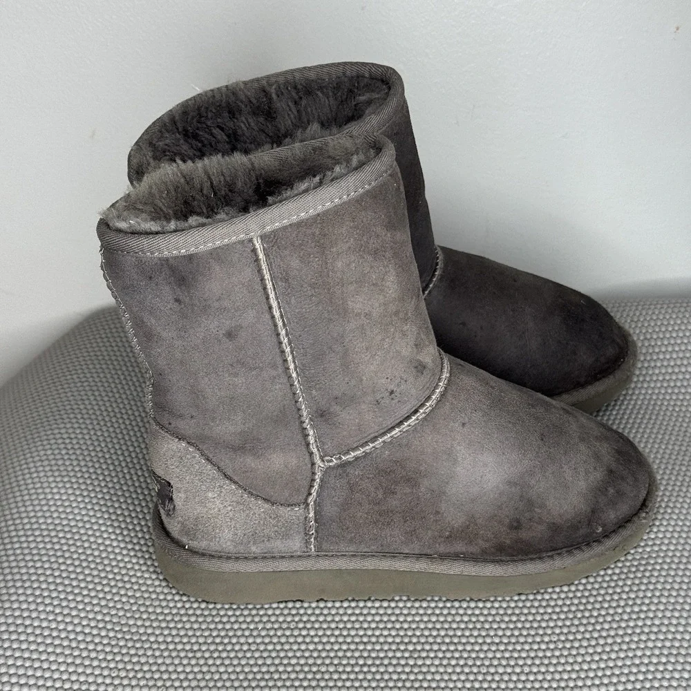UGG Classic Boots Suede w/Sheepskin Lining‎ Gray 5251 Kids Size 3 (US) Boys/Girl